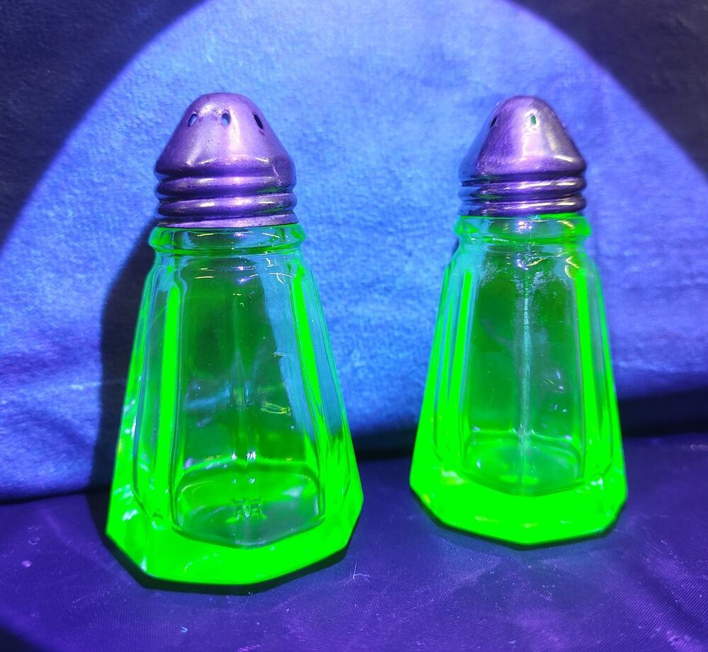 Vintage 1930s Hazel Atlas Uranium Glass Green Salt & Pepper Shaker Set GLOWY